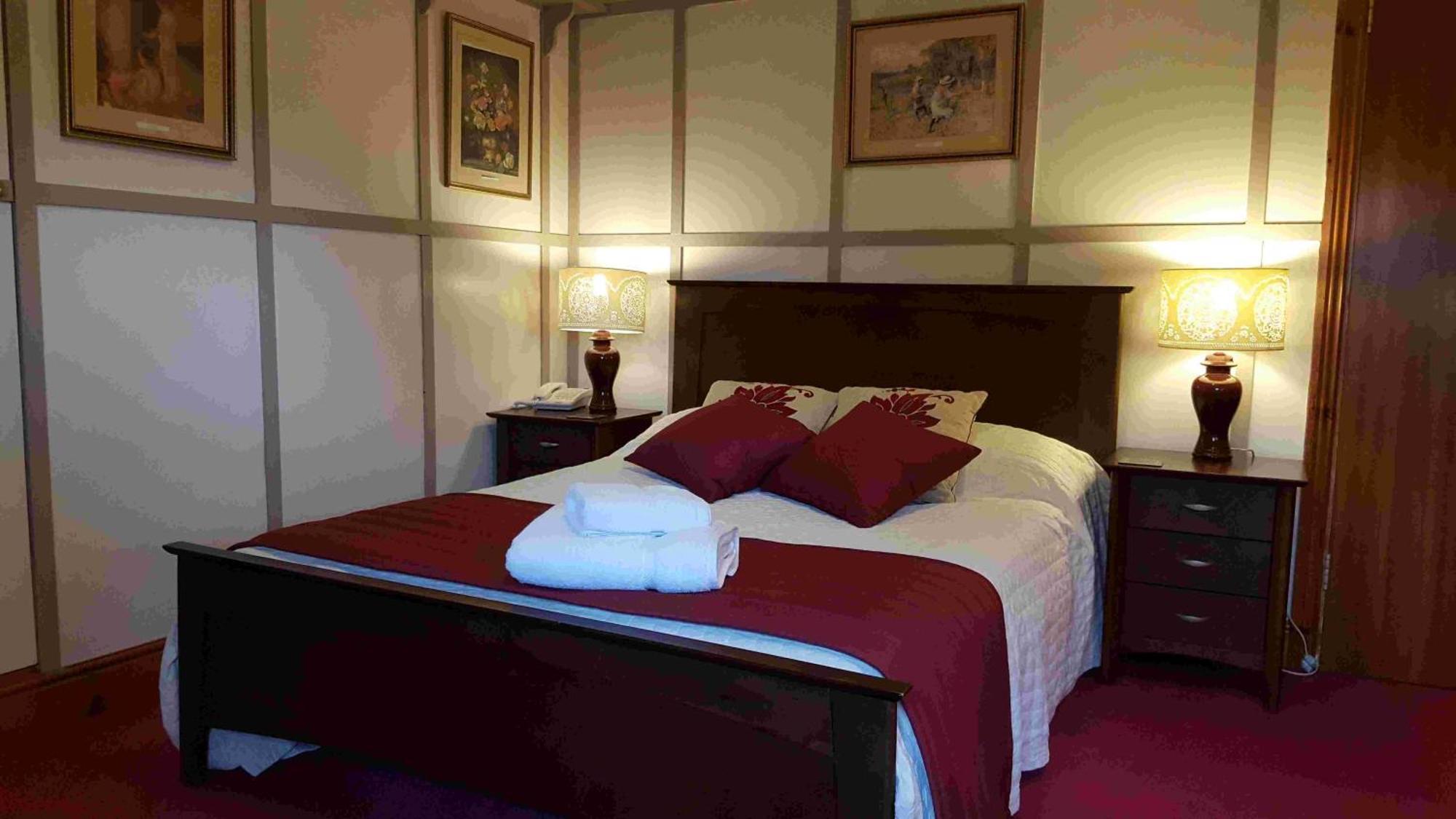 Oyo The Walnut Tree Hotell West Camel Eksteriør bilde